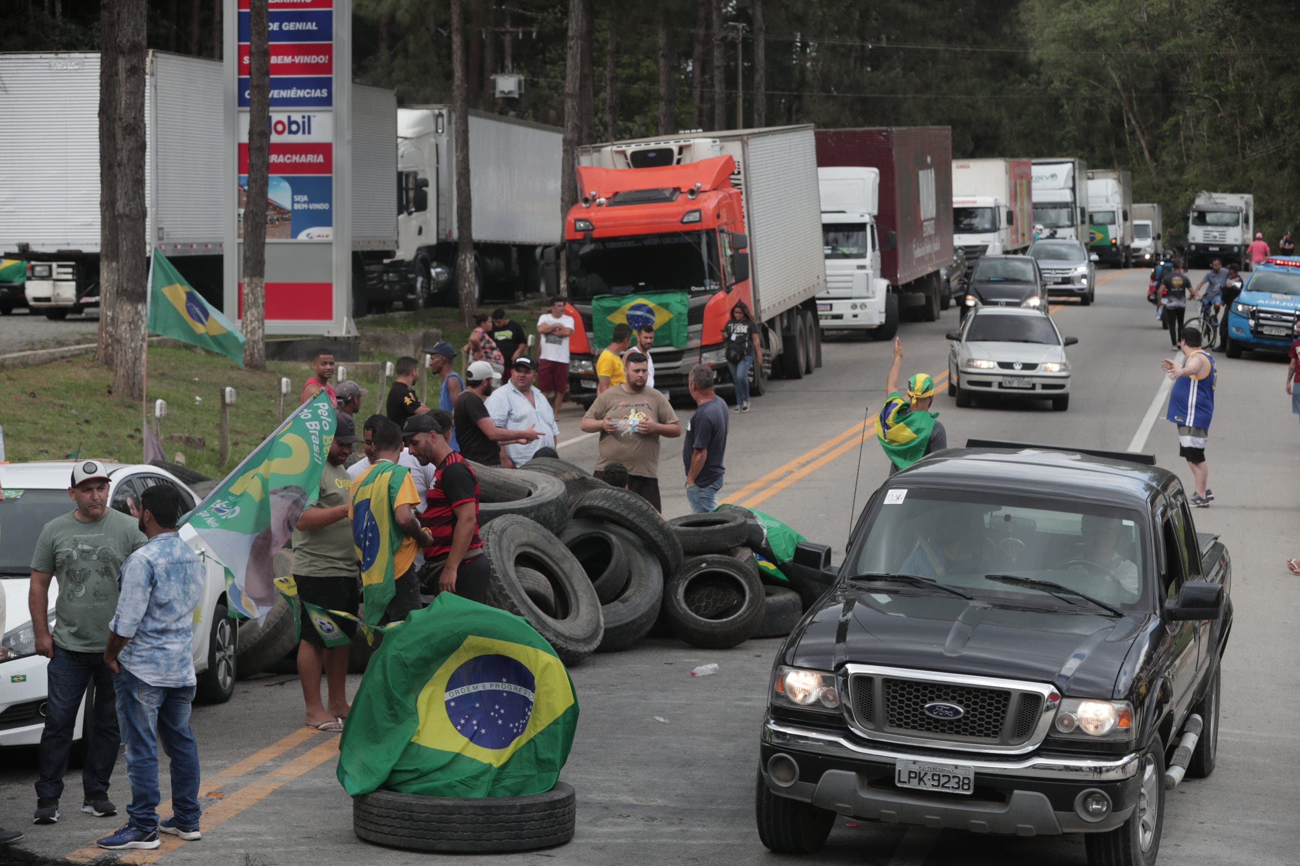 Silencio de Bolsonaro durante 24 horas mantiene en vilo a Brasil