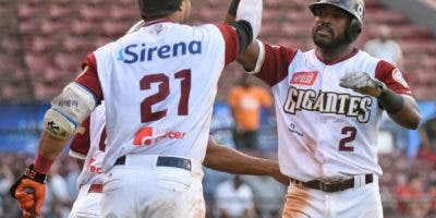 Gigantes del Cibao dominan a las Estrellas Orientales a puros batazos en el Julián Javier