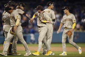 Manny Machado levanta a los Padres que empararon la serie en Los Ángeles