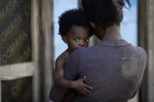 El llanto de miles de niños migrantes retumba en la selva del Darién