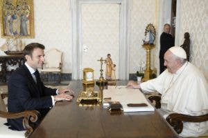 El papa y Macron se reúnen en el Vaticano