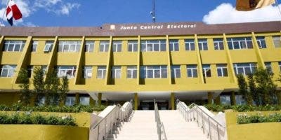 A puertas cerradas, JCE recibe hoy líderes partidos