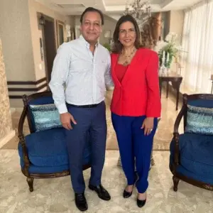 Abel Martínez visita a Margarita en su casa