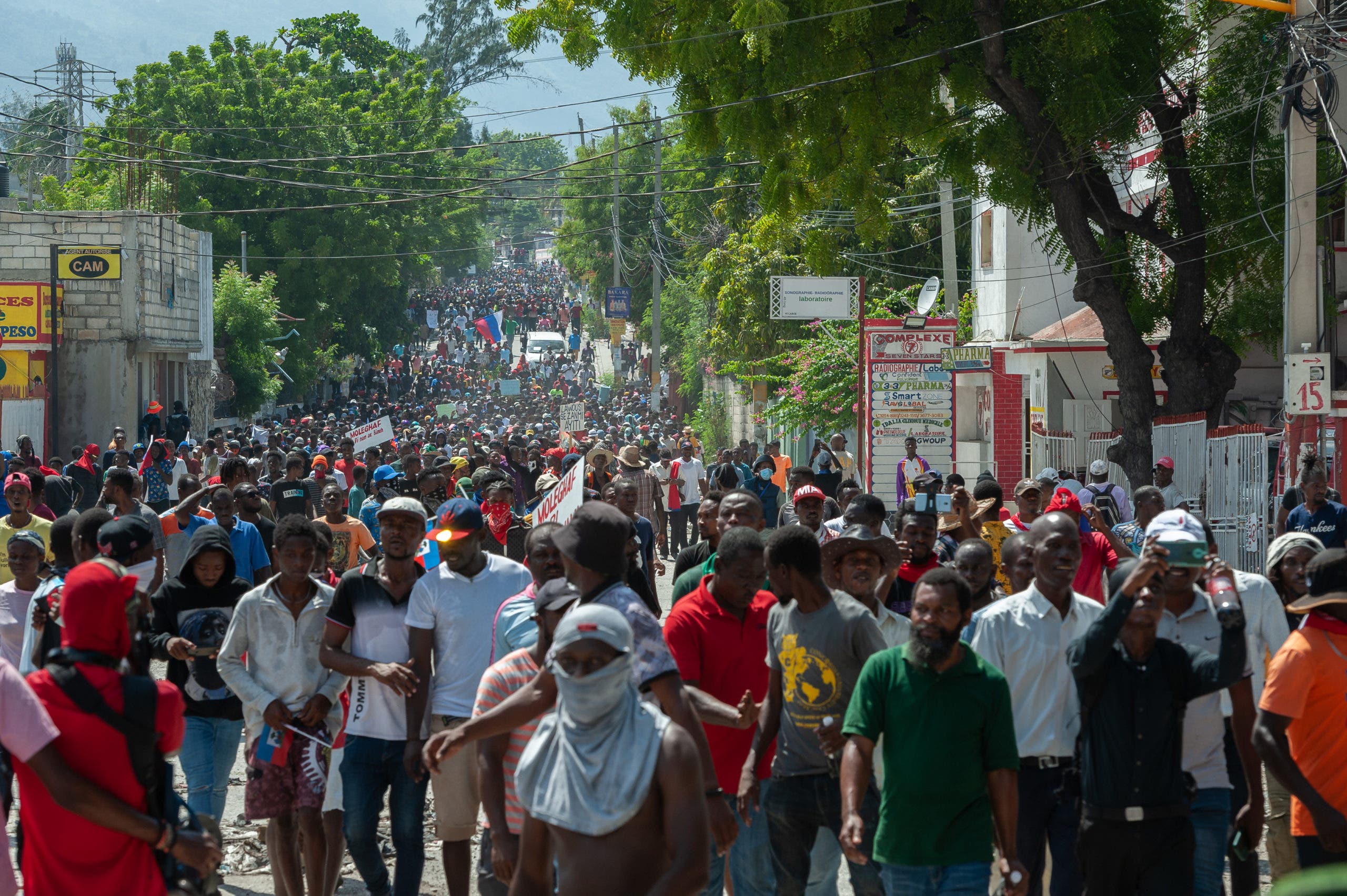Miles exigen renuncia del primer ministro en Haití