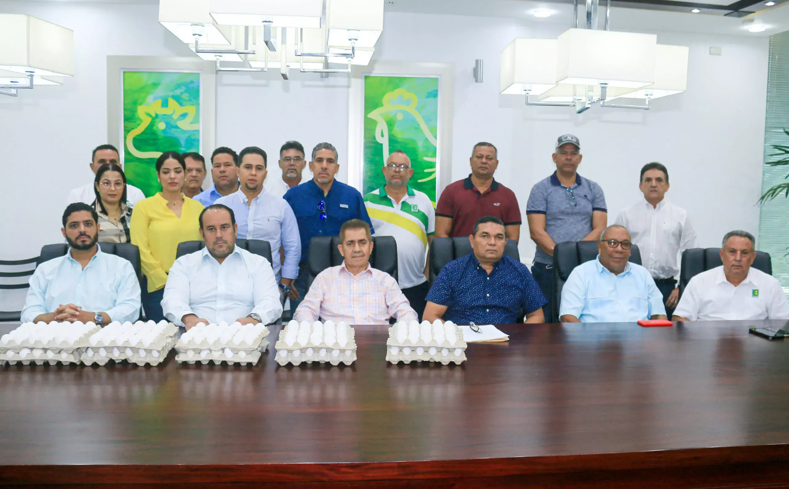 Productores llaman a Abinader a intervenir por crisis en industria del huevo