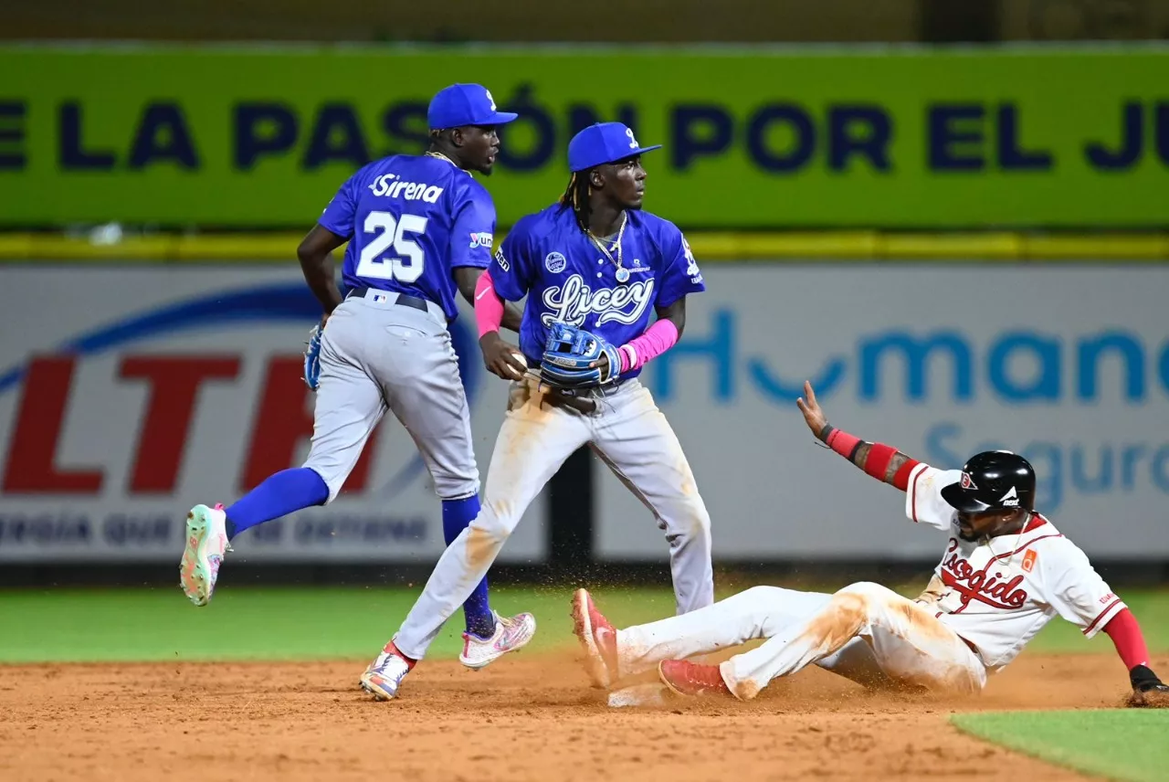 Licey gana en 14 innings con rally de 8, De La Cruz debuta con 4 hits