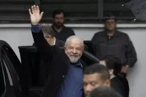 Lula lidera con un 51,18%, según primer escrutinio en Brasil