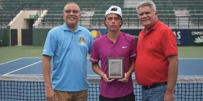 Salvador Price y Olivia Center  brillan en copa tenis