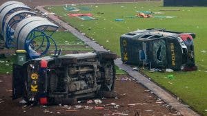 Casi 200 muertos en Indonesia en una de las peores tragedias del fútbol