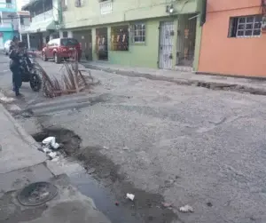 Reclaman asfaltar pequeño tramo de calle “C” en el ensanche Isabelita