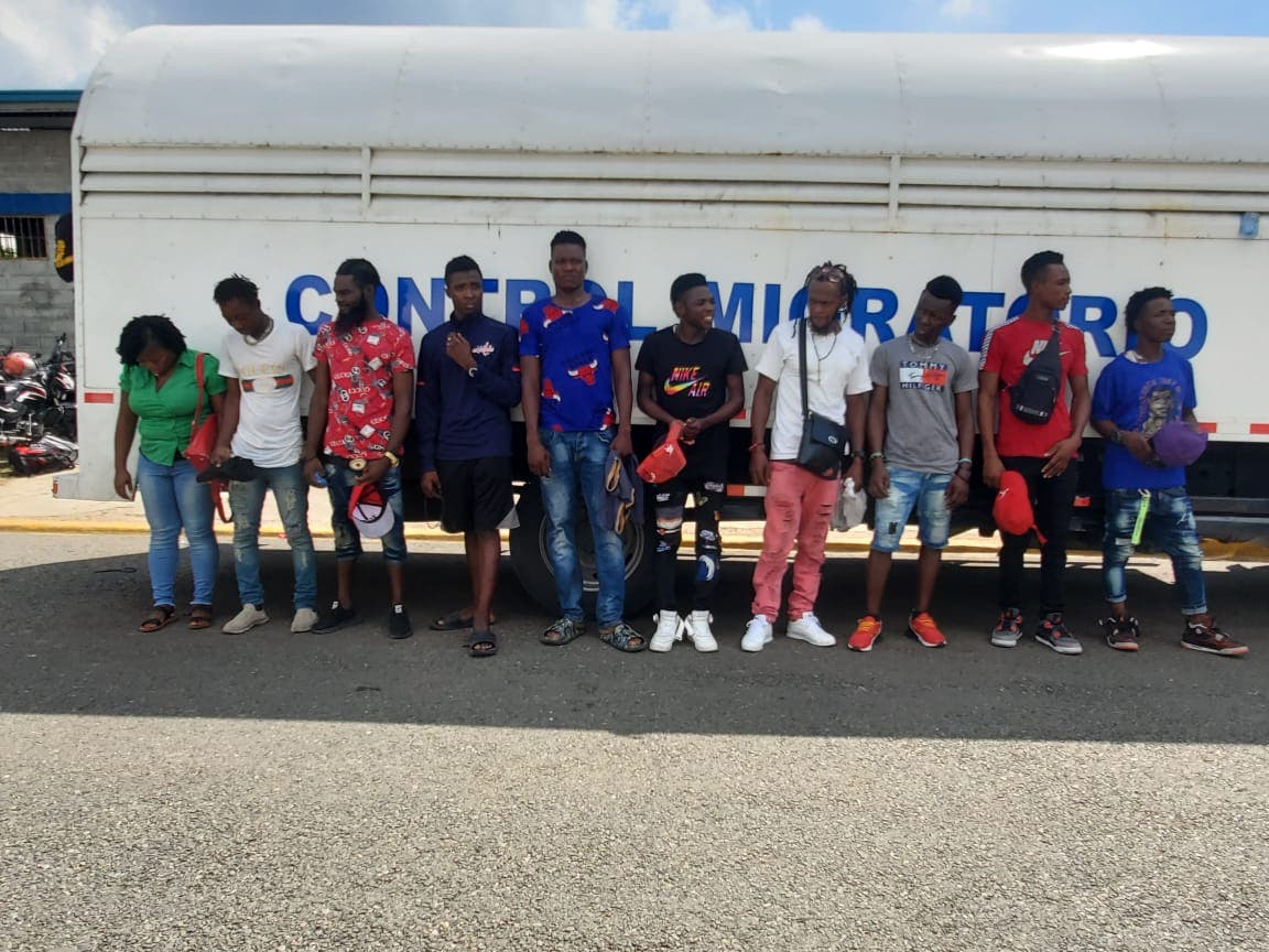 Migración deporta al menos 700 haitianos diario