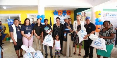 Programa Mundial de Alimentos junto al Inaipi entregan ayudas para familias de infantes afectados por huracán Fiona