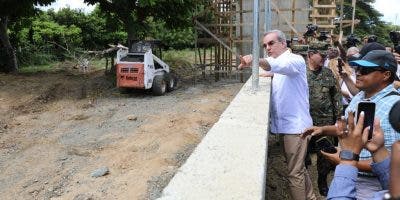 Abinader acusa a senador por Dajabón de incitar dueños de terrenos para atrasar construcción del muro fronterizo