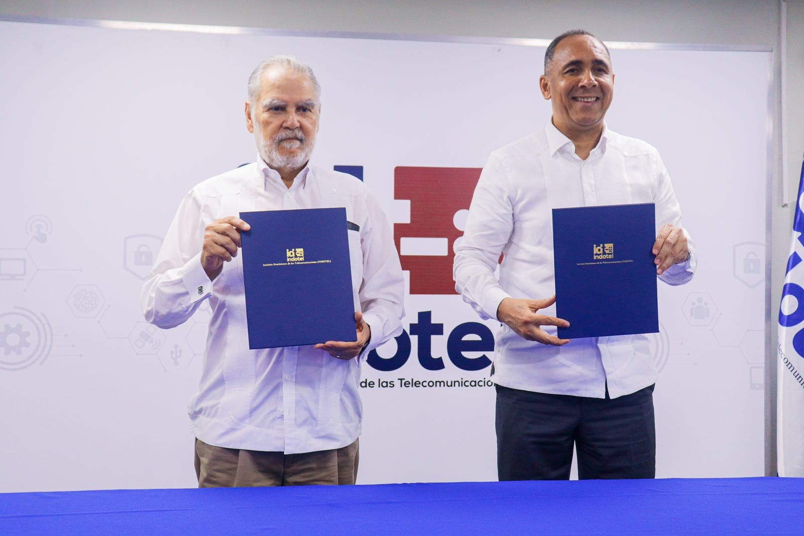 Medio Ambiente e Indotel firman acuerdo para monitoreo y control en Calderas, Baní