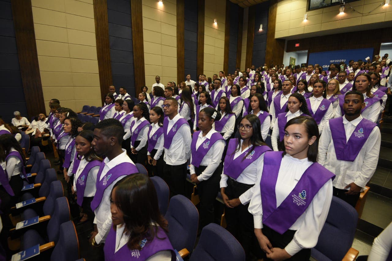 ISFODOSU gradúa 796 nuevos maestros de excelencia en 2022