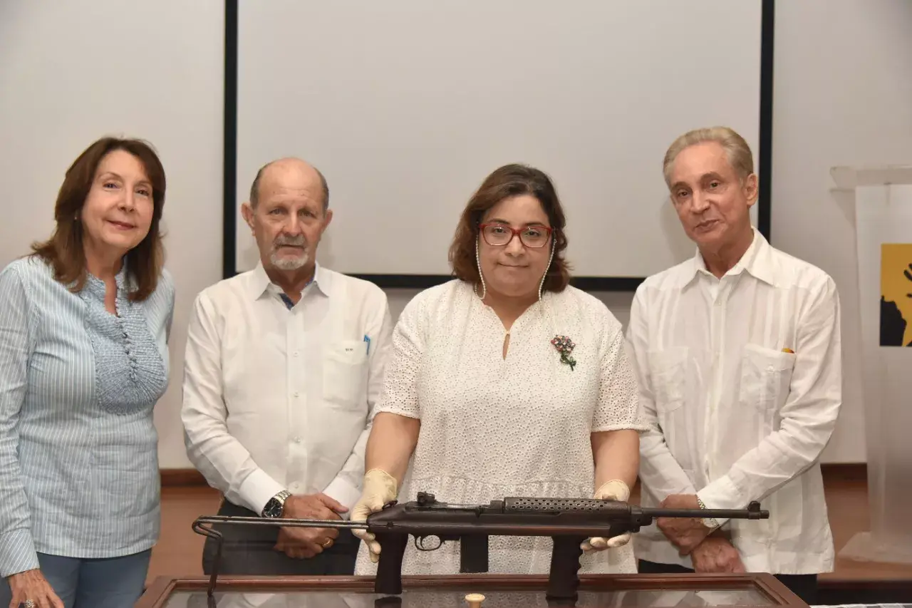 Donan al Museo de la Resistencia fusil utilizado por Delio Gómez Ochoa en la gesta del 59