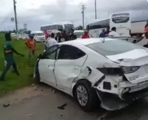 Accidente de tránsito en el cruce de Uvero Alto deja tres heridos