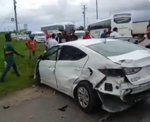 Accidente de tránsito en el cruce de Uvero Alto deja tres heridos