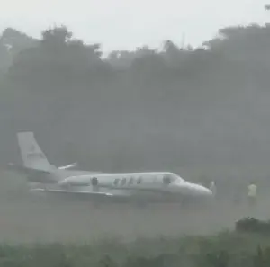 Avión se sale de la pista al intentar aterrizar en aeropuerto El Higüero