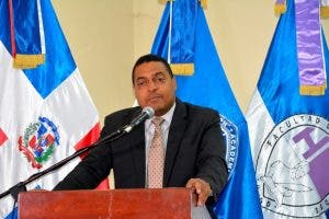 Monegro encabezará comisión irá a El Salvador