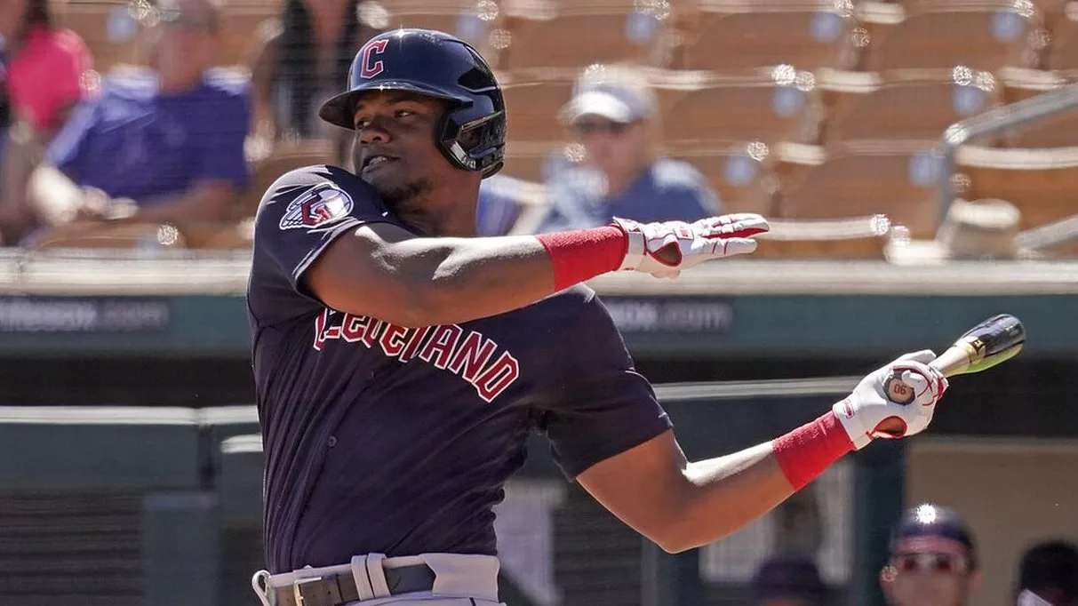 González manda a Cleveland a la SDLA con HR en el 15to inning