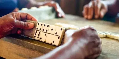 Sargento de la Policía mata a raso durante discusión por juego de dominó