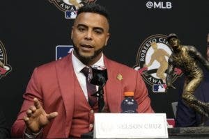 Nelson Cruz visita al presidente Abinader para hablar del Clásico Mundial