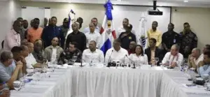 Autoridades se reúnen con representantes de Santo Domingo Norte