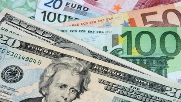El euro sube hasta rozar la paridad con el dólar, pero después pierde