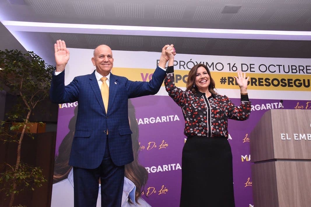 Luis De León declina su candidatura y pasa a apoyar a Margarita Cedeño