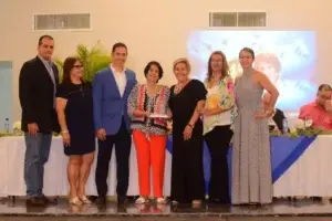 Club Naco rinde homenaje a entrenadora de natación Maritza Creus