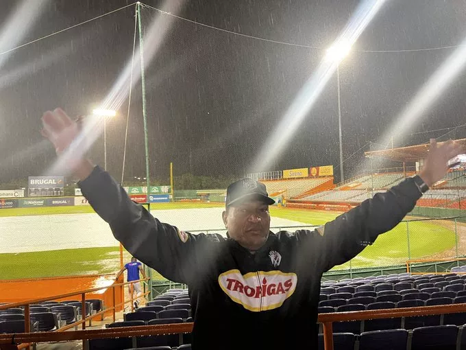 Lluvia pospone partido Licey vs. Toros en La Romana