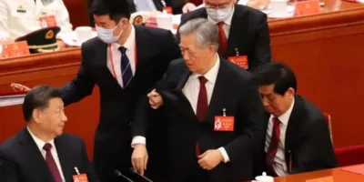 Prensa oficial china- expresidente Hu fue desalojado “por no sentirse bien»