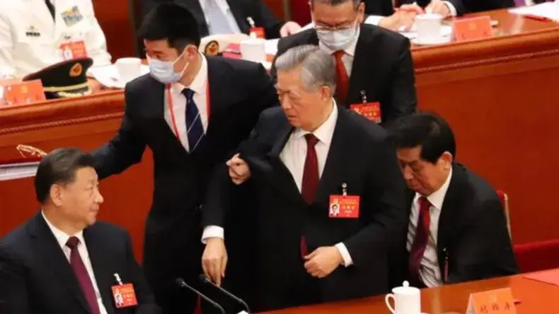 Prensa oficial china- expresidente Hu fue desalojado “por no sentirse bien»