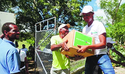 El BHD entrega  donación El Seibo