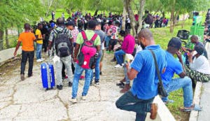 Migrantes haitianos son desalojados de México