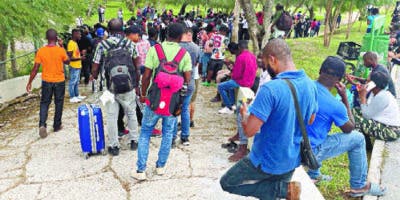 Migrantes haitianos son desalojados de México