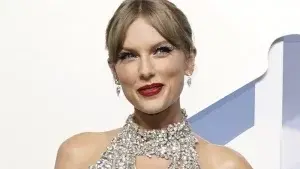 Taylor Swift hace historia al ocupar todos los puestos en top 10 de éxitos musicales en EE.UU.