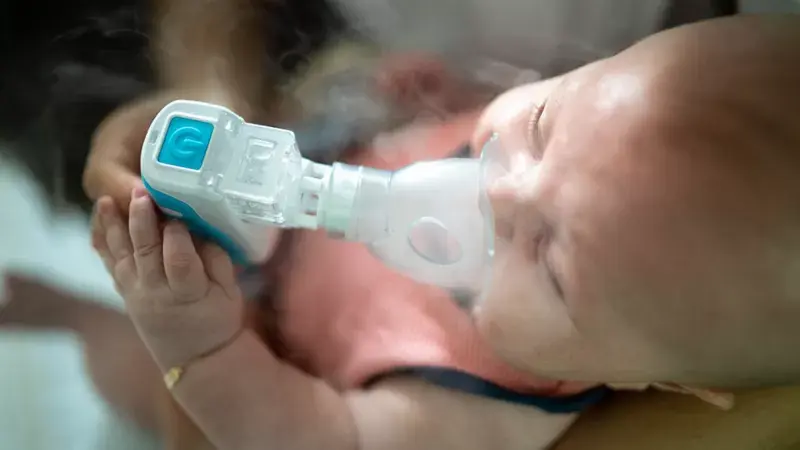 «Tripledemia», el ataque múltiple de virus respiratorios que satura hospitales de niños