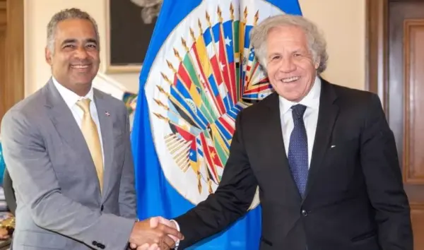 Joel Santos y Luis Almagro de la OEA. fuente externa