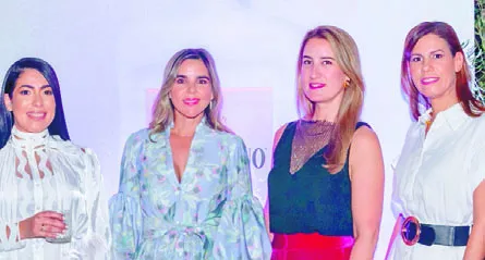 Carolina Ovalle, Rossy Sánchez, Desirée Álvarez y Mirta Ramírez, durante la presentación de la bebida.