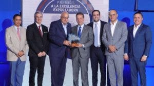 Plastifar recibe distinción en premios a la excelencia