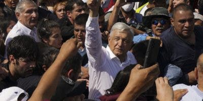 Presidente mexicano reclama respaldo en calles