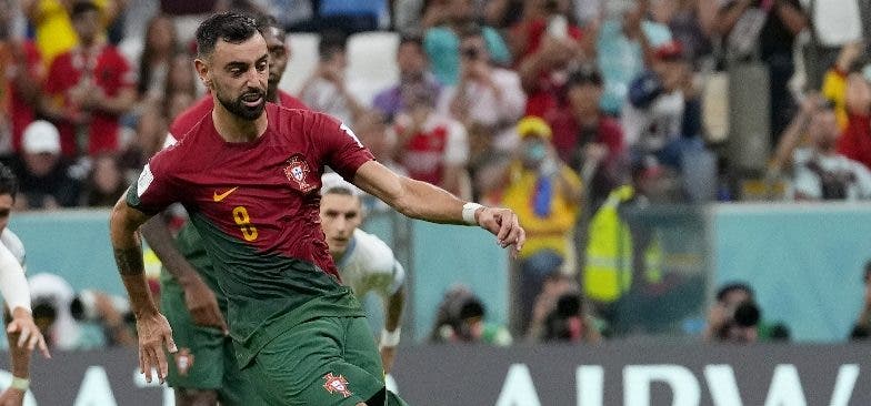 Fernández lleva a Portugal a triunfo 2-0 ante Uruguay