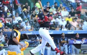 Franchy Cordero viene al rescate  de Leones del Escogido