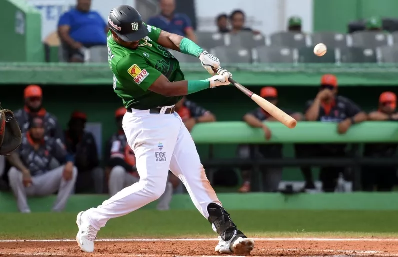 Con tres jonrones, Estrellas vencen Toros en primer juego