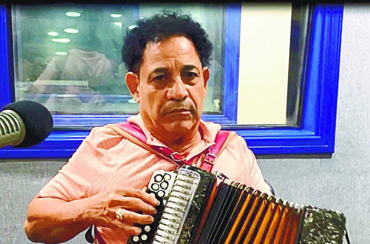 King de la Rosa, uno de los virtuosos músicos del merengue típico