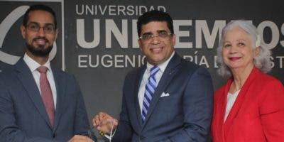 UNIREHMOS reconoce labor de su egresado Dio Astacio