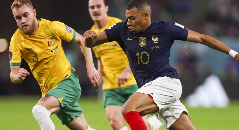 Francia inicia “contundente” ante Australia