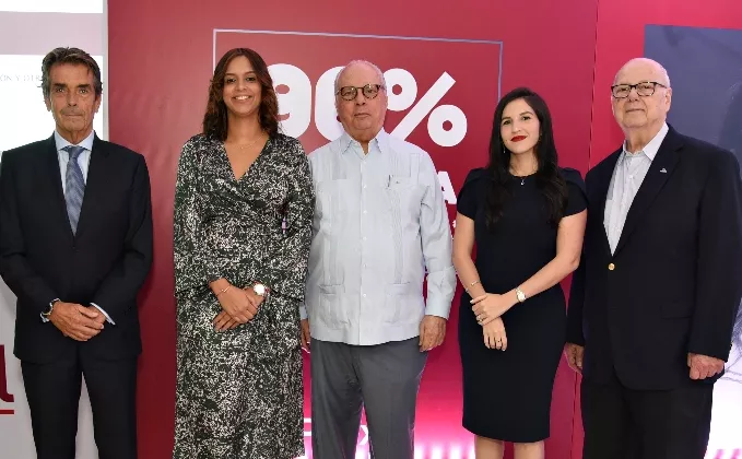 Giorgio Maritan, Ignacio Bassa, Nicole Cruz, Jaime Sued, Laura Taveras y Luis Sued.